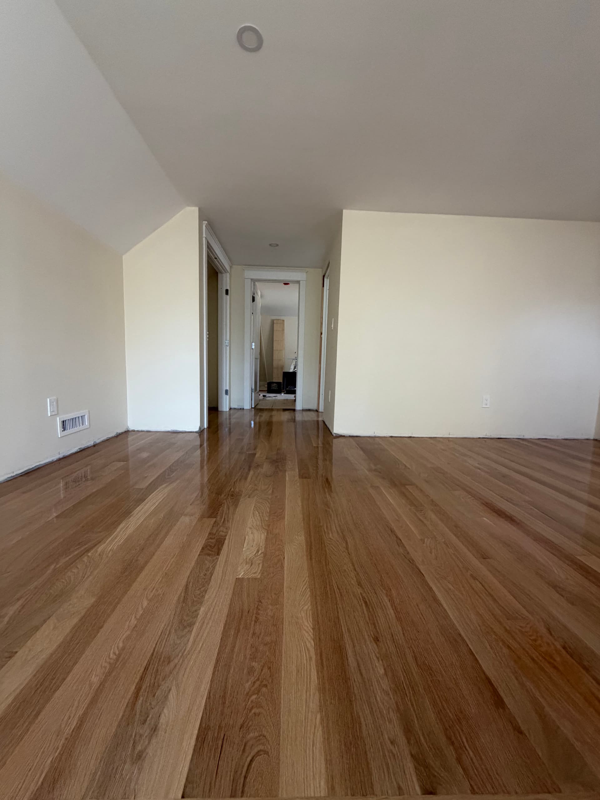 Gallery photos for White Oak Hardwood Floors Finished with Loba Easy Finish: Image #3