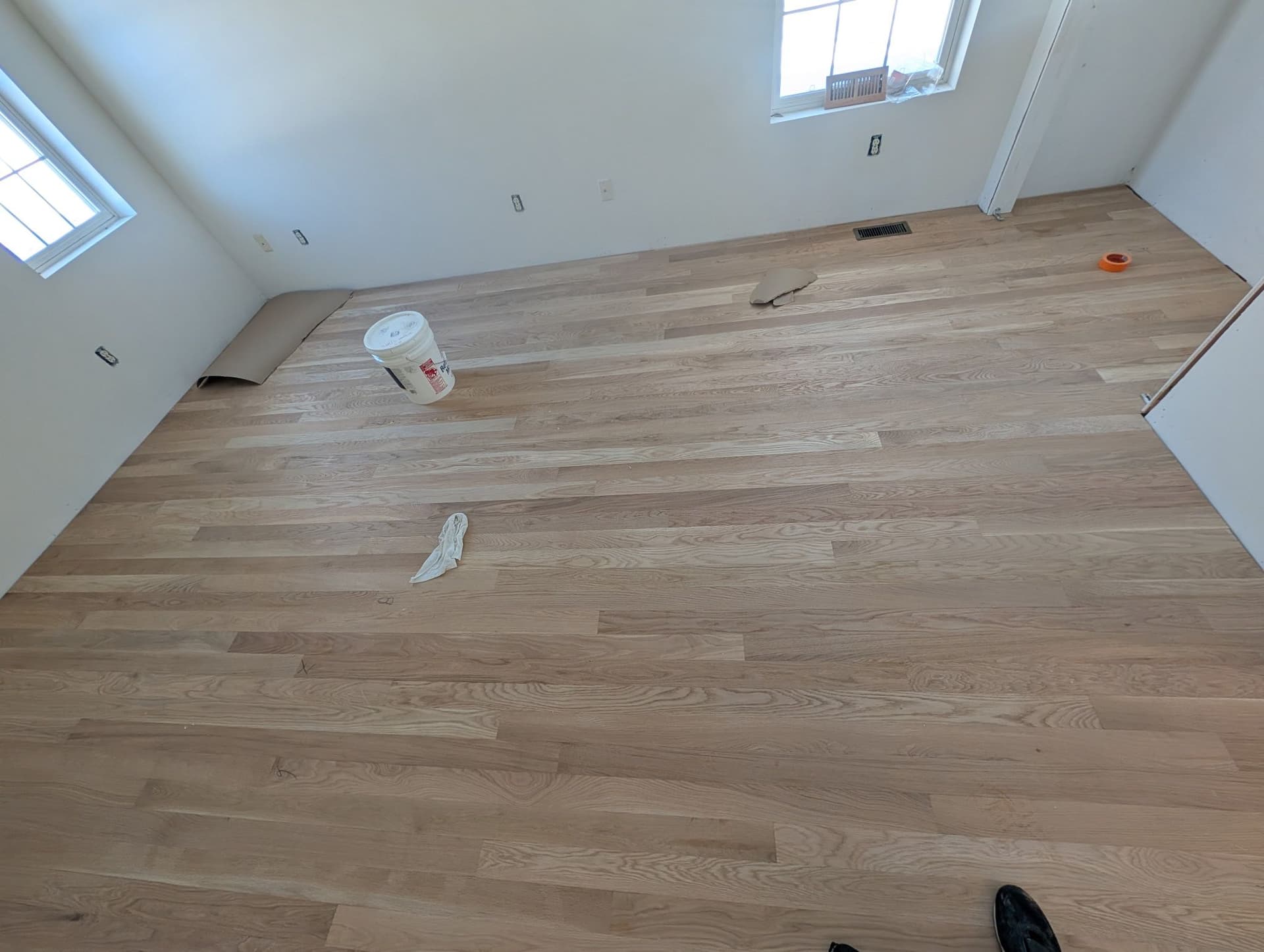 Gallery photos for Seamless Oak Flooring Installation: Image #3