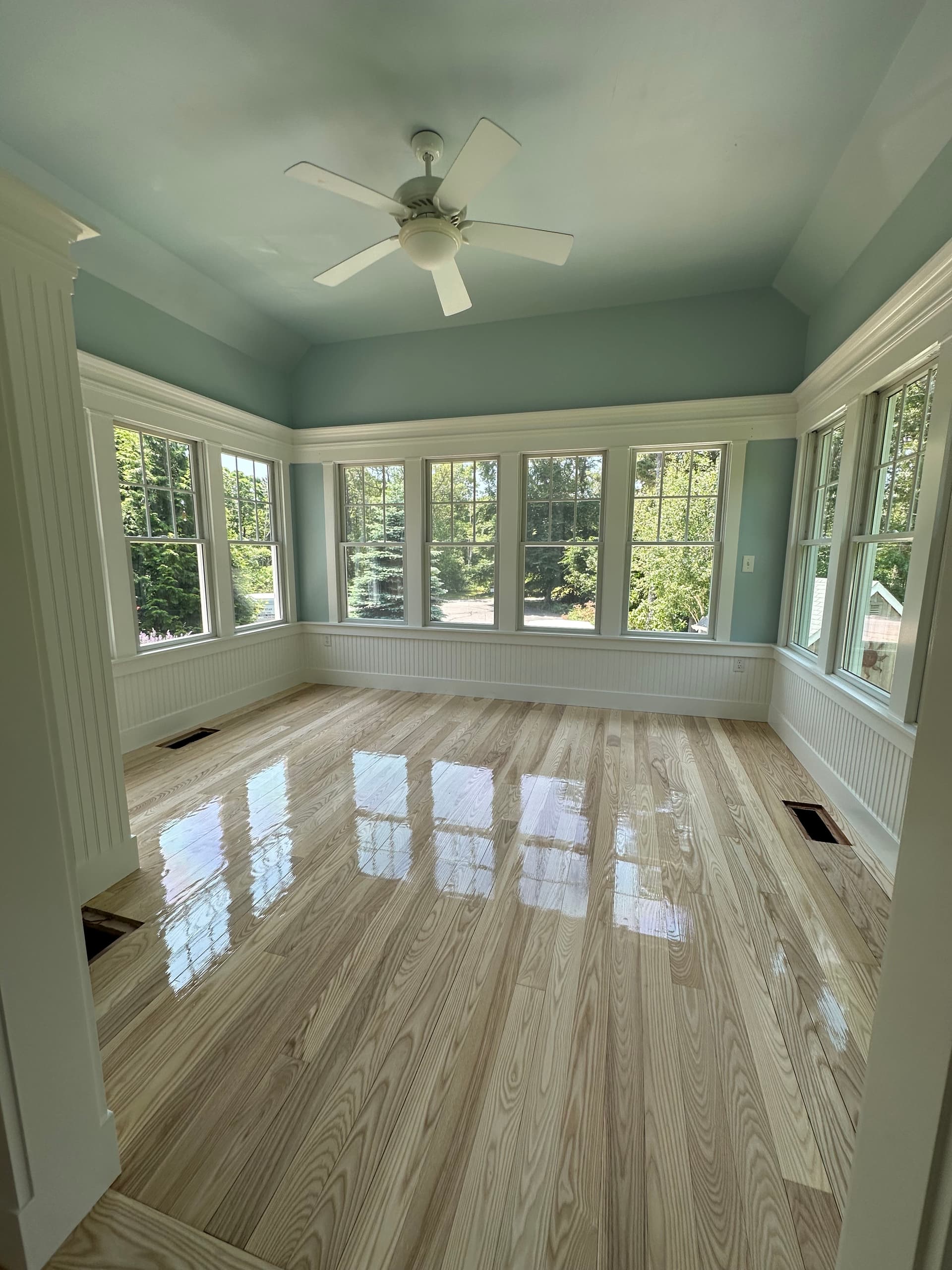 Gallery photos for Beautiful Hardwood Flooring for Cozy Living Spaces: Image #3