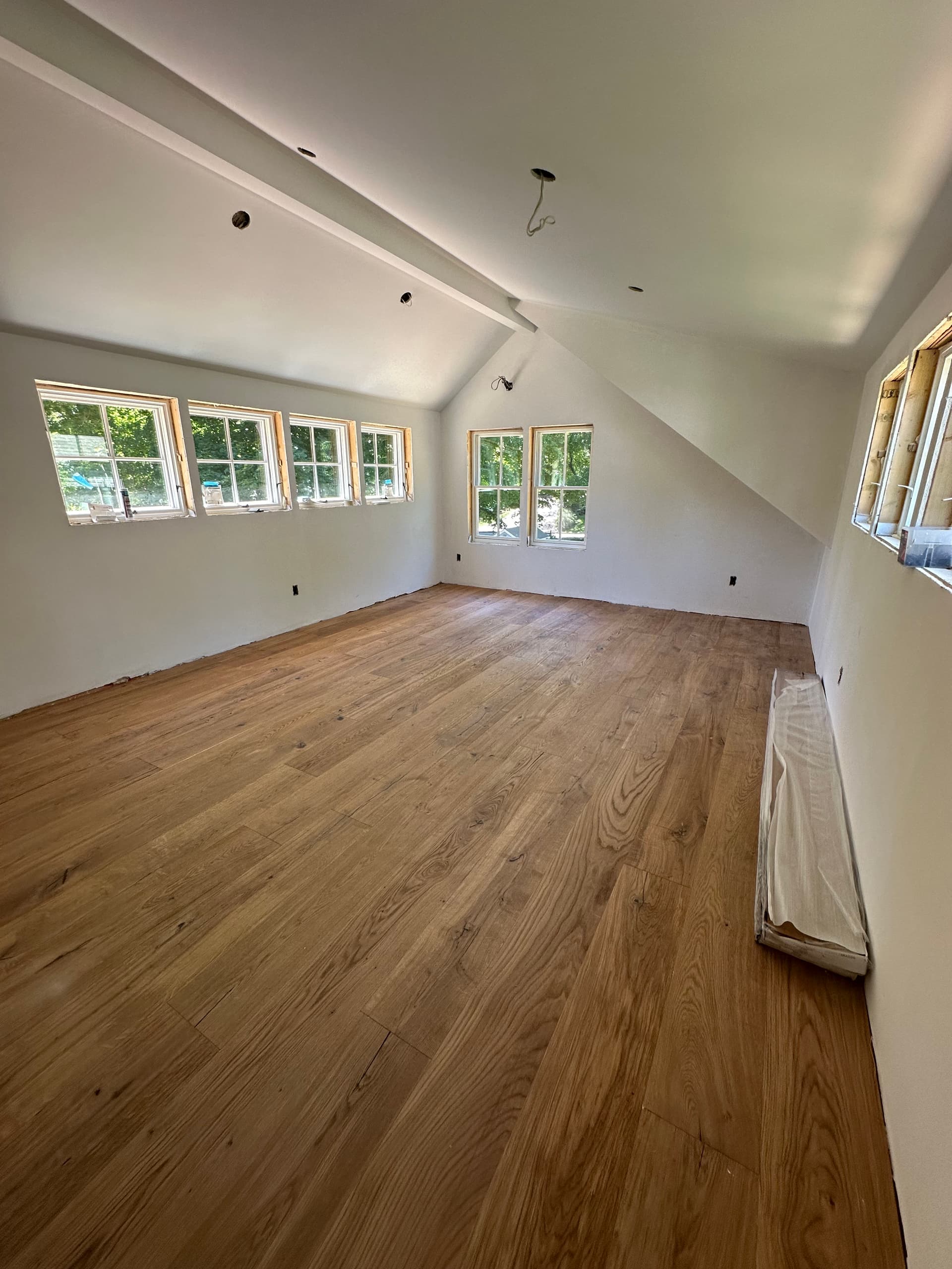 Gallery photos for Beautiful Hardwood Flooring for Cozy Living Spaces: Image #1
