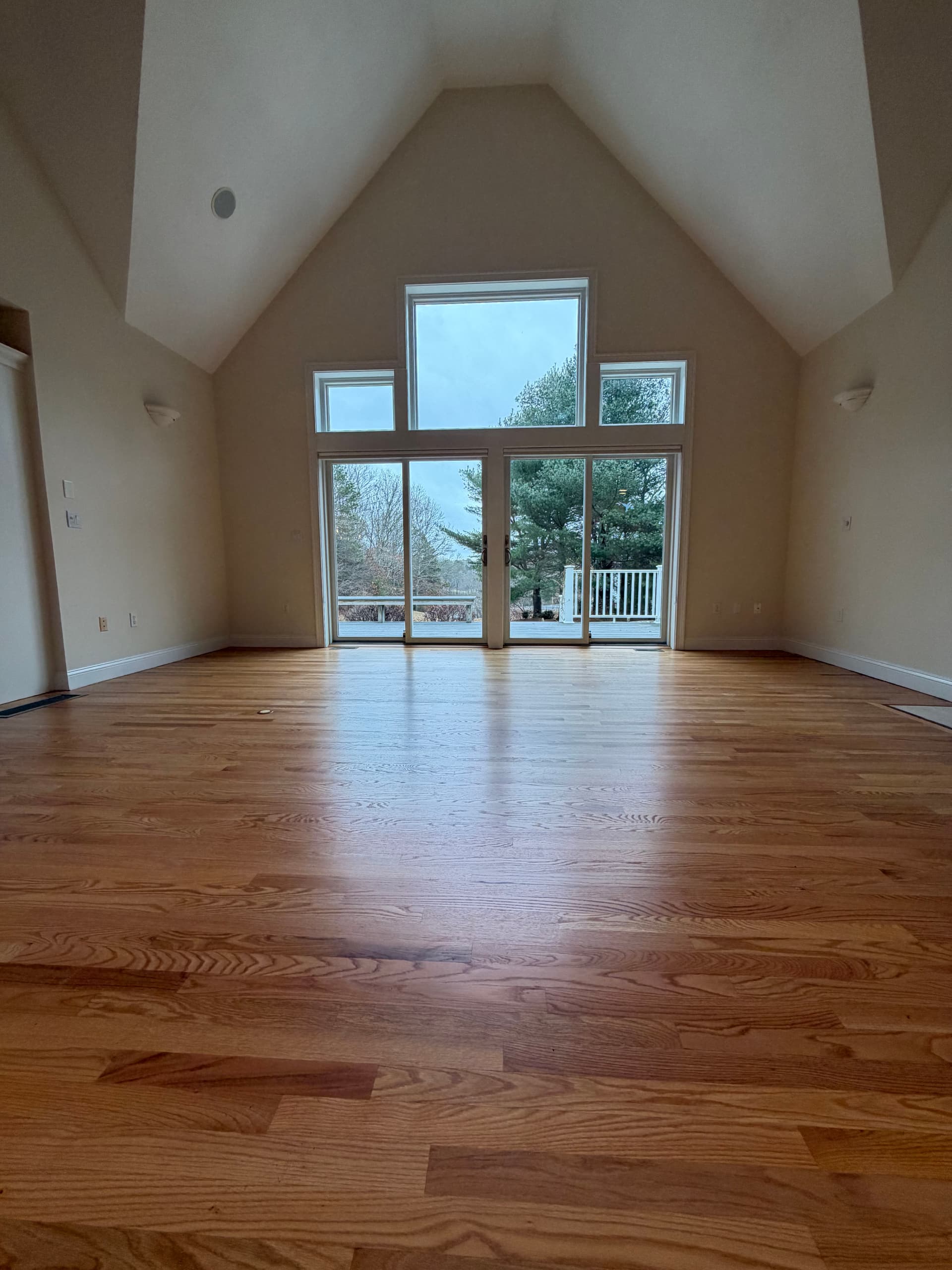Gallery photos for Elegant Red Oak Flooring Installation: Image #2
