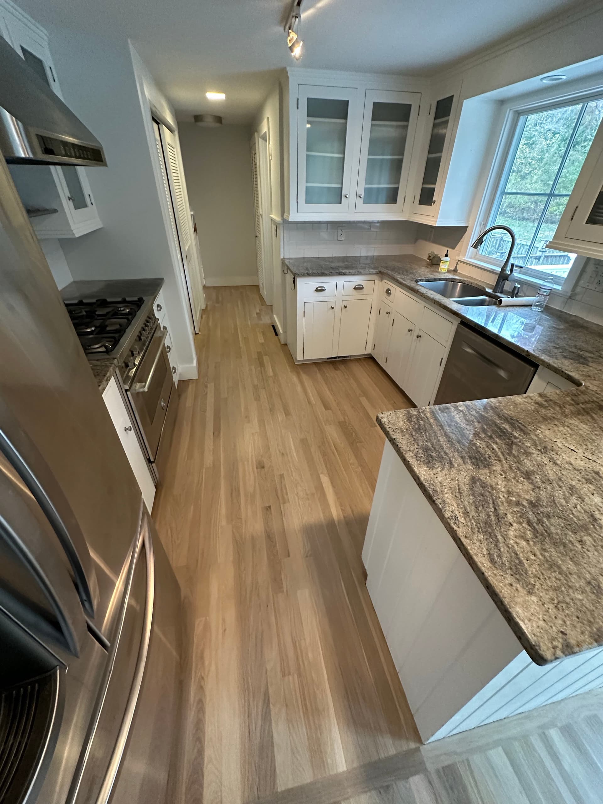 Gallery photos for Seamless Oak Flooring Installation: Image #1