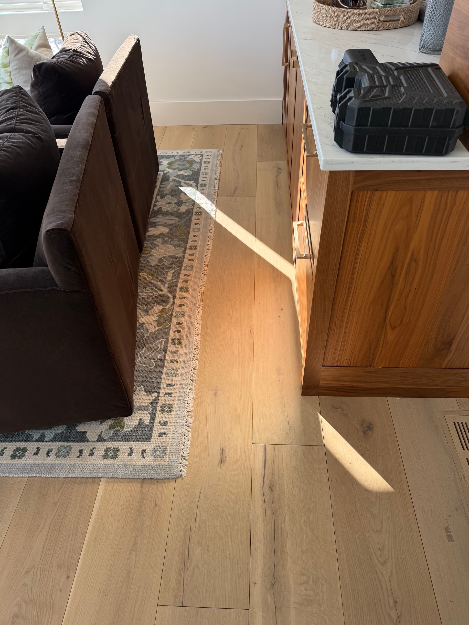 Gallery photos for Beautiful Hardwood Floors Overlooking the Waterfront: Image #1